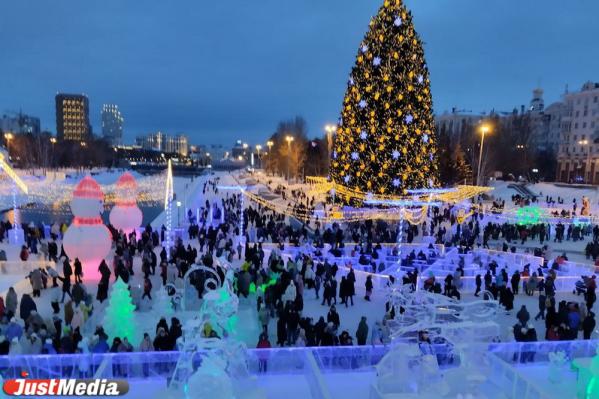 В праздники ледовый городок в Екатеринбурге посетили более 140 тысяч человек - Фото 4